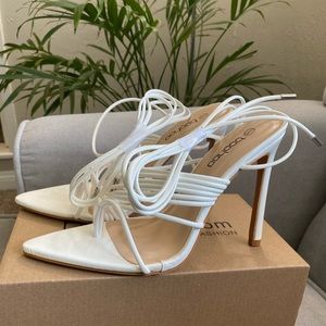 BOOHOO white strappy sandal heels. Size 7. NEW.